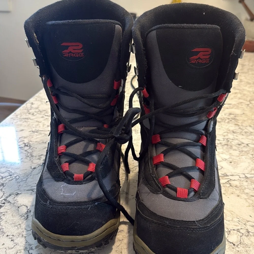 Rage men’s snowboarding boot